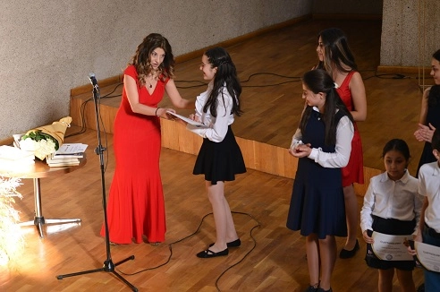 Музыкальная школа "Luiza-V Music School".