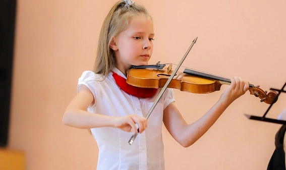Музыкальная школа "Luiza-V Music School".