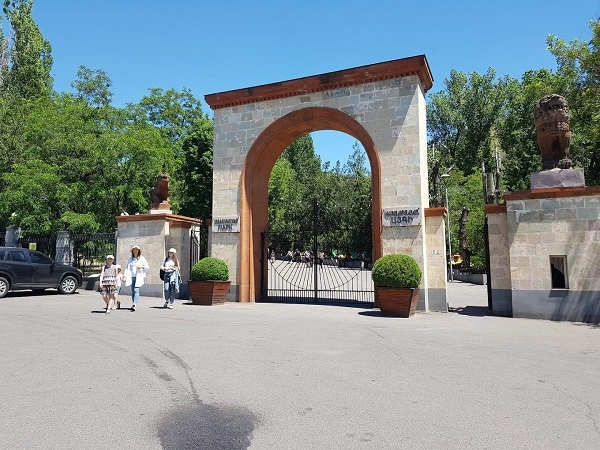 Зоопарк в Ереване.