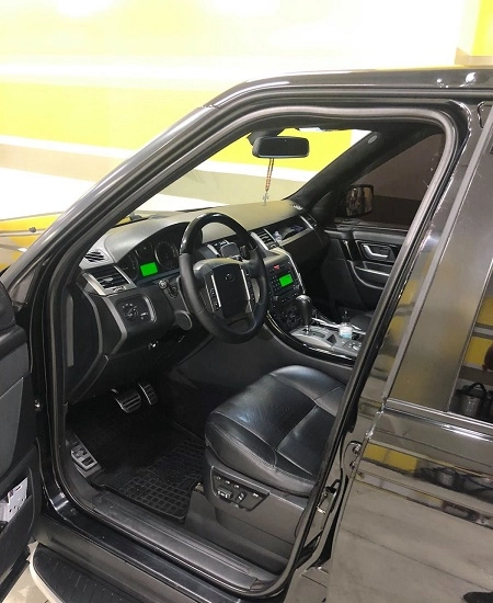 Автомастерская/магазин автозапчастей "Hella G-Service".
