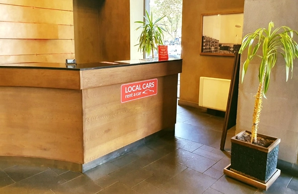 Автопрокат "LocalCars Rent-A-Car".