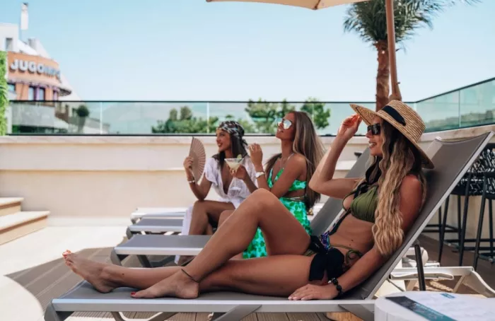 Skyfall - Rooftop Pool & Lounge