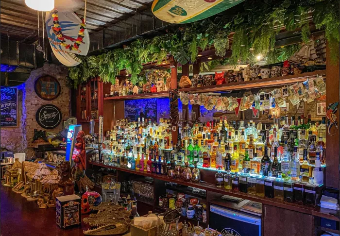 Карибский паб "Black hat bar".