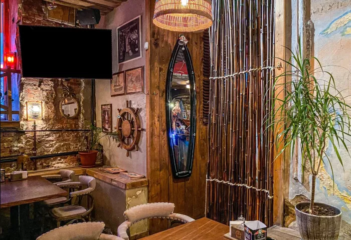 Карибский паб "Black hat bar".