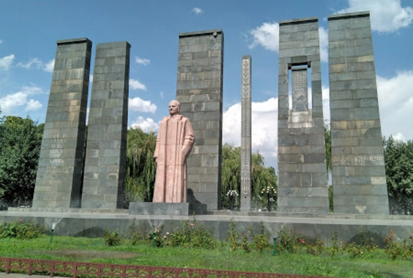 Английский парк в Ереване.