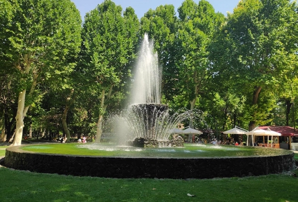 Английский парк в Ереване.