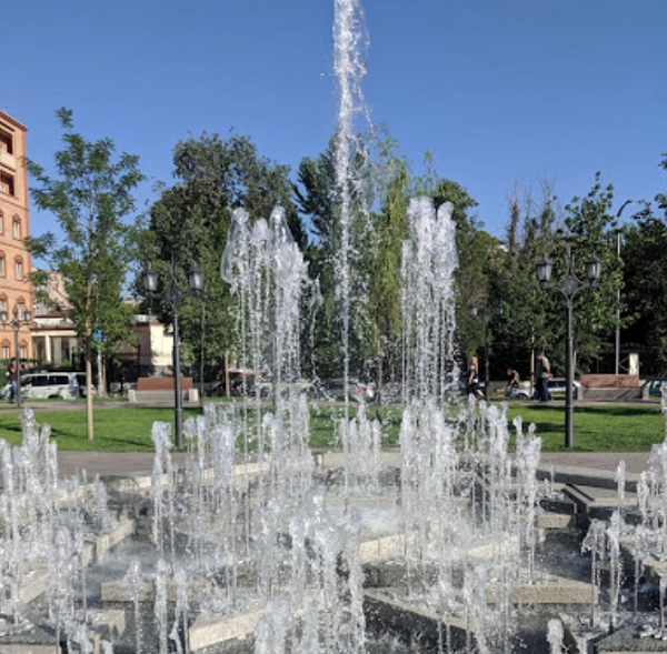 Английский парк в Ереване.