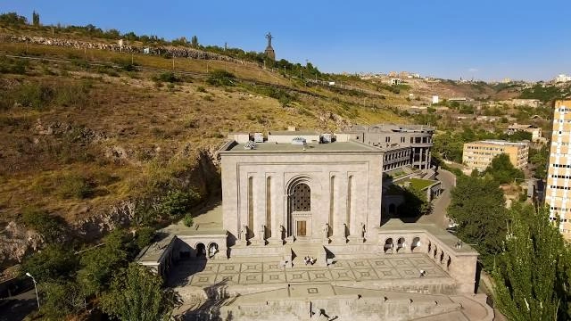 Исследовательский институт древних рукописей "Matenadaran".