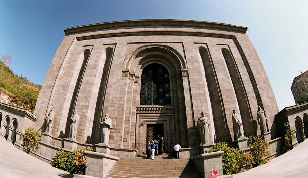 Исследовательский институт древних рукописей "Matenadaran".