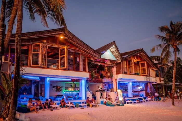 Бар «Paraw Beach Club»