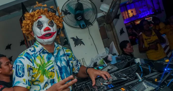 Бар «Paraw Beach Club»
