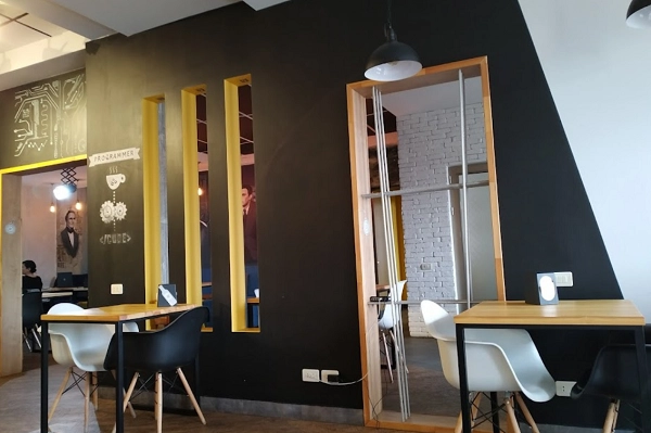 "256 HUB Coworking Space" - пространство для совместной работы в Ереване.