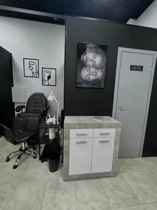 Студия маникюра "ALMA nail zone".