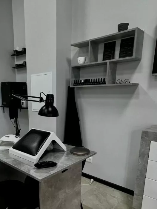 Студия маникюра "ALMA nail zone".