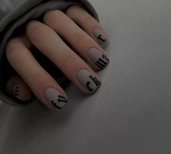 Студия маникюра "ALMA nail zone".