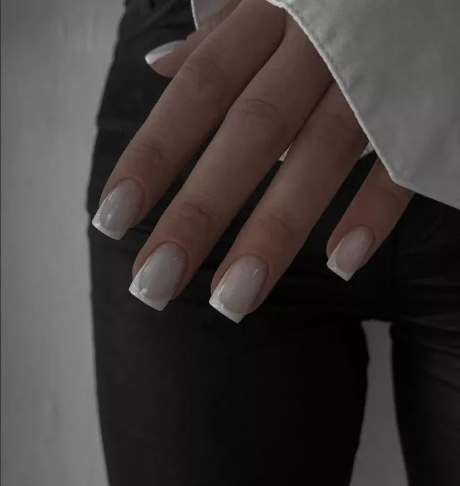 Студия маникюра "ALMA nail zone".