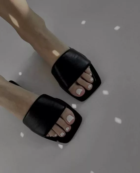Студия маникюра "ALMA nail zone".