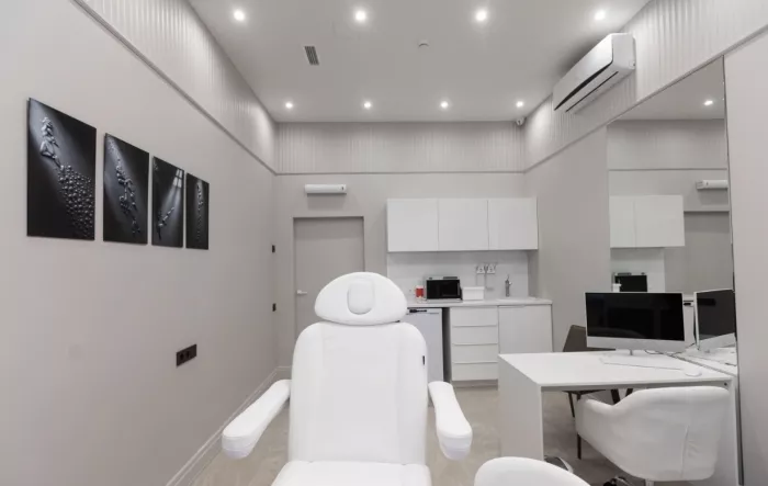Многопрофильный медицинский центр "L.A. Clinic".