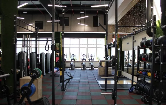 Фитнес-клуб "GFITNESS".