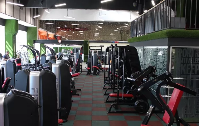 Фитнес-клуб "GFITNESS".