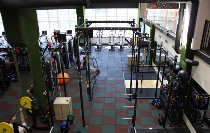 Фитнес-клуб "GFITNESS".