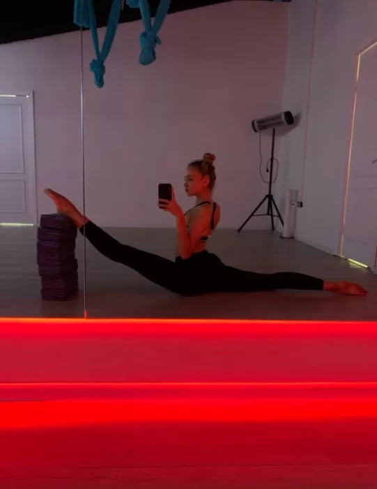 Студия растяжки и функционального тренинга "Relax & Stretch".