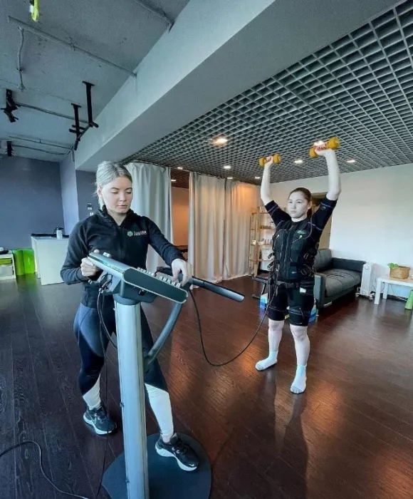 Студия ЭМС-тренировок "JustFit Exclusive Club".