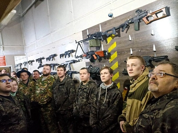Пейнтбольный клуб "Кристалл".