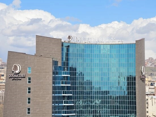 Отель "DoubleTree by Hilton Yerevan City Centre".
