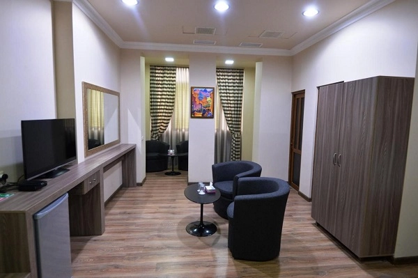 Отель "Deluxe Hotel Yerevan".