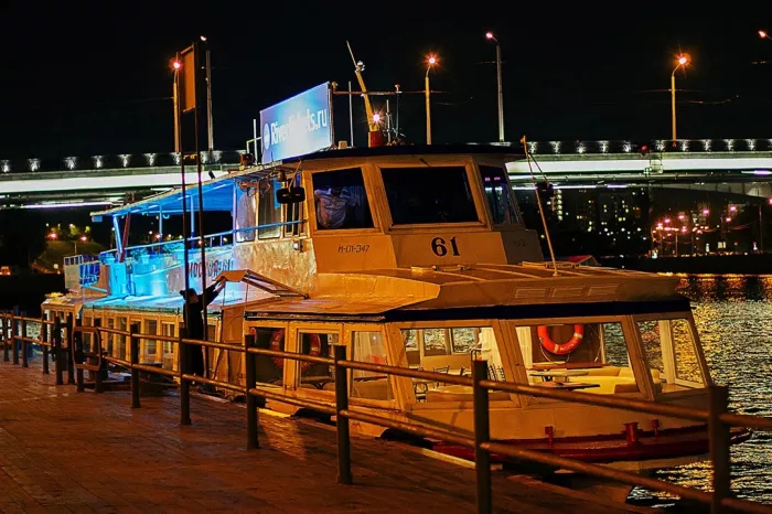  Аренда теплоходов "Rivertickets.ru".