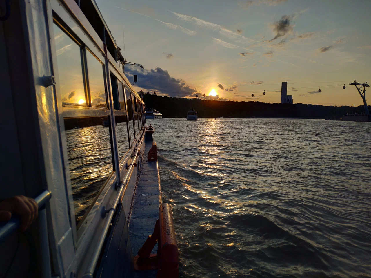  Аренда теплоходов "Rivertickets.ru".