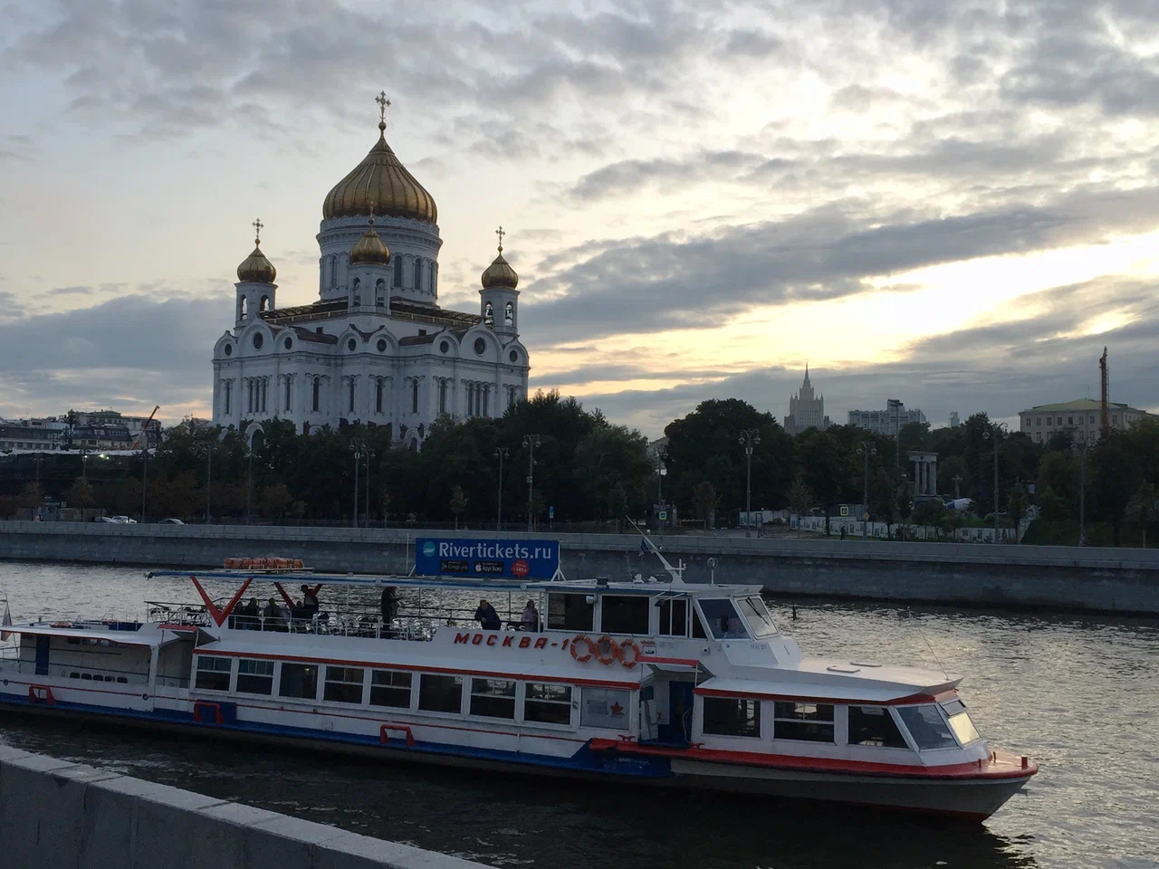  Аренда теплоходов "Rivertickets.ru".