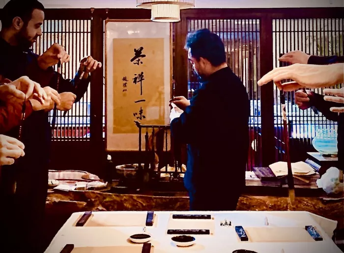 Курсы «Hutong Calligraphy Class»