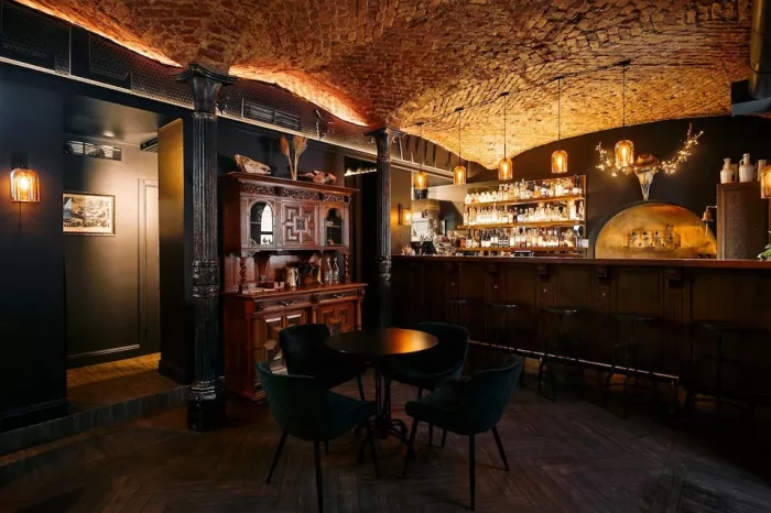 Бар «The Twill Bar»