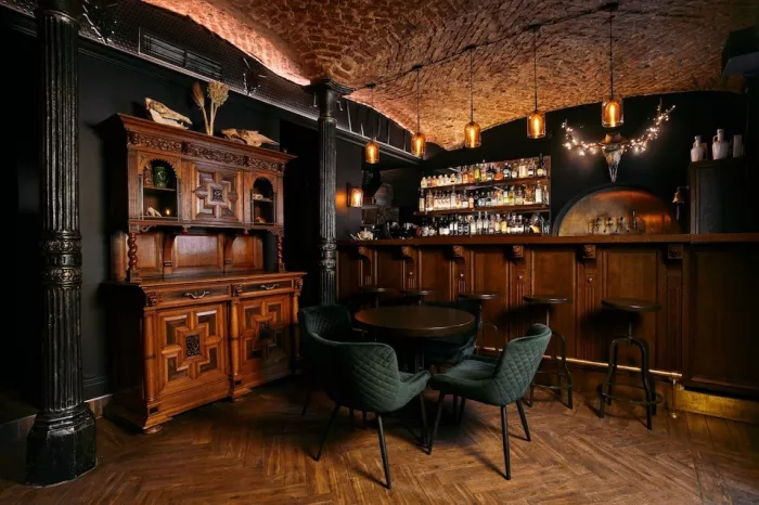 Бар «The Twill Bar»