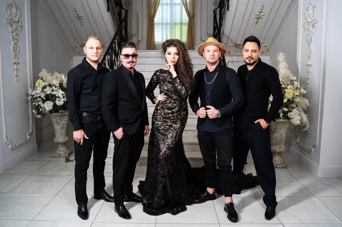 Кавер группа "Dollars Band".