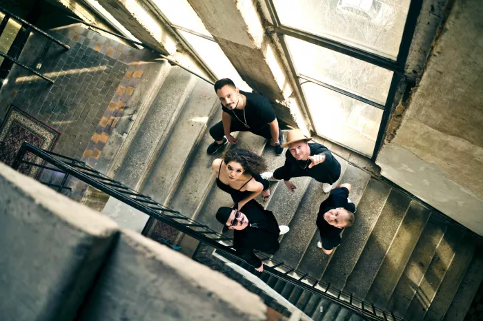 Кавер группа "Dollars Band".
