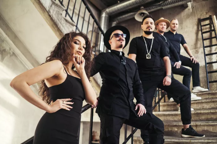 Кавер группа "Dollars Band".