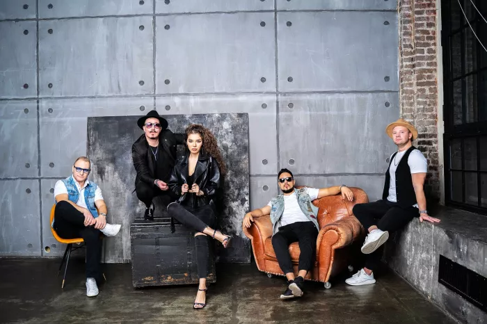 Кавер группа "Dollars Band".