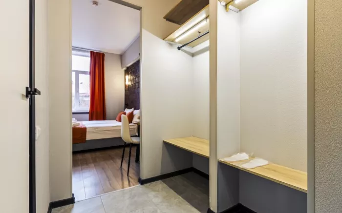 Отель "Metro apartments".