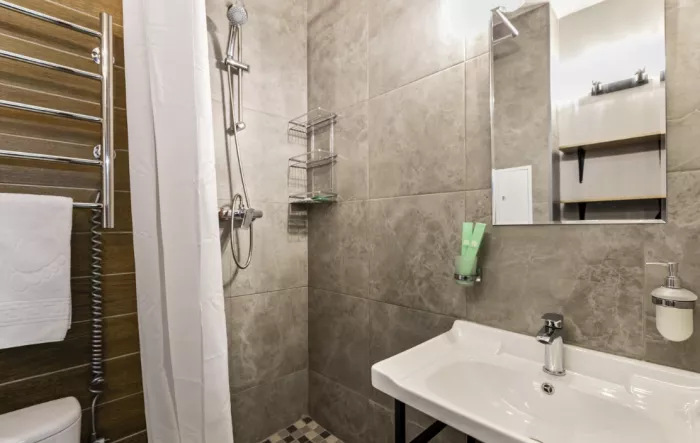 Отель "Metro apartments".