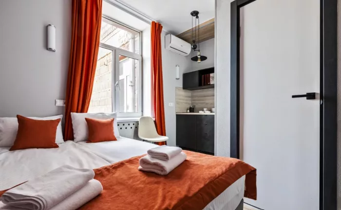 Отель "Metro apartments".