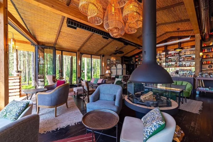 Бар «Roots Bar»