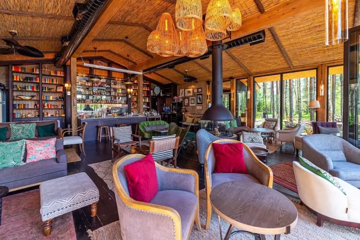 Бар «Roots Bar»