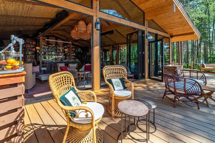 Бар «Roots Bar»