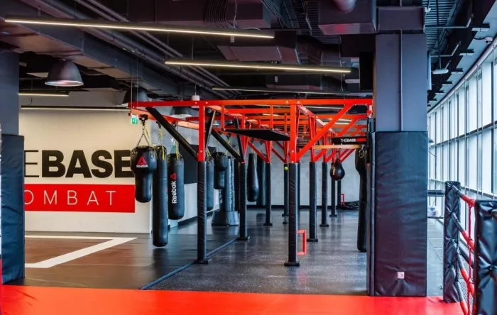Фитнес-клуб "THE BASE fitness".