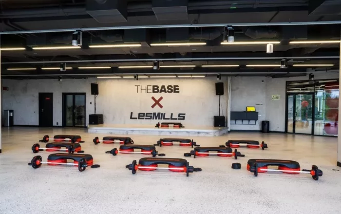 Фитнес-клуб "THE BASE fitness".