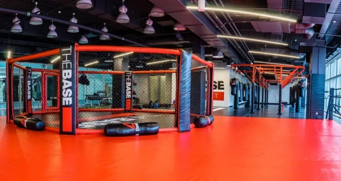 Фитнес-клуб "THE BASE fitness".