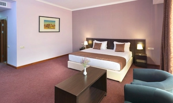 "Ani Central Inn" - отель в Ереване.